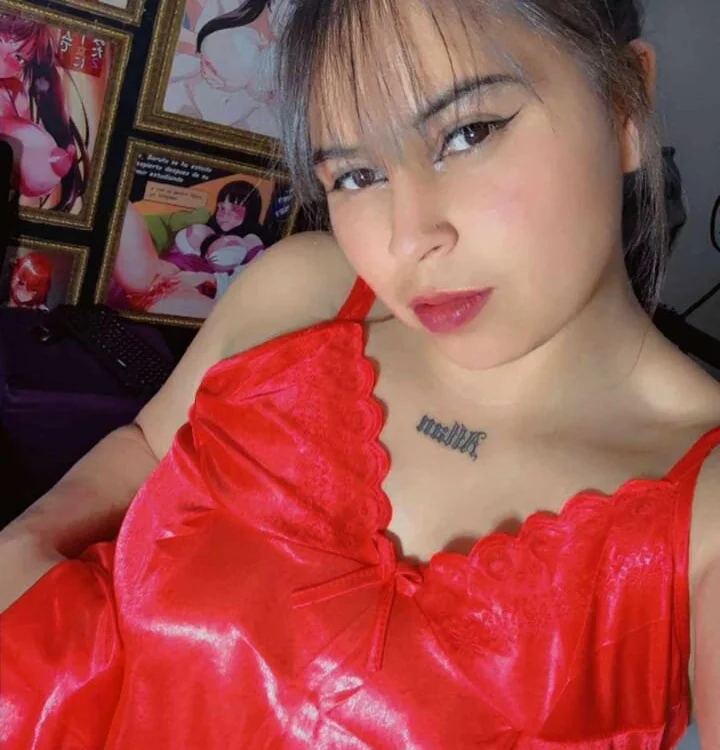 BellaScalet_ offline chatrum