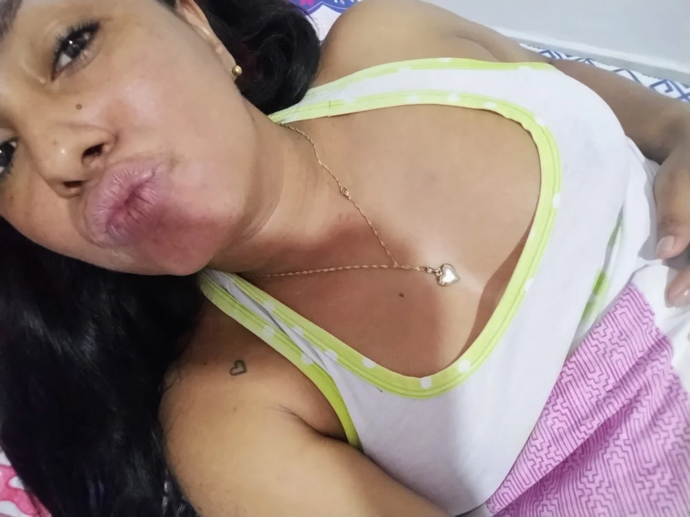 sheca21's Offline XXX Chat