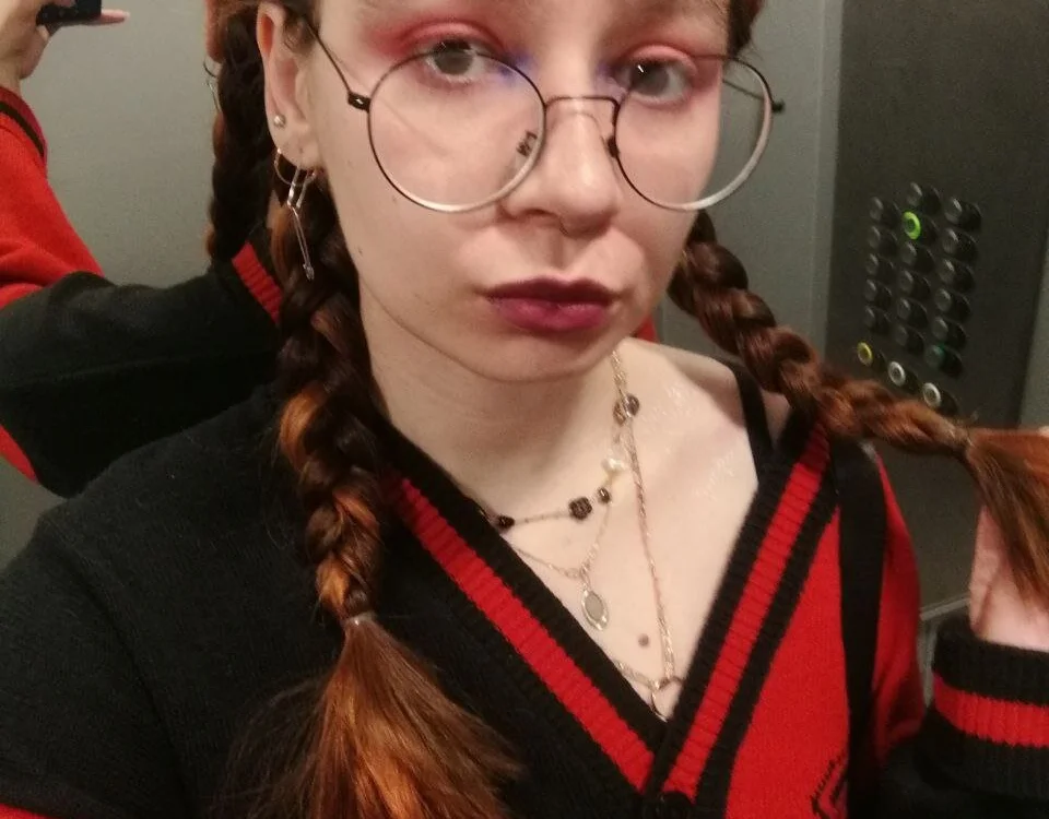 April_Coy's Offline Chat Room