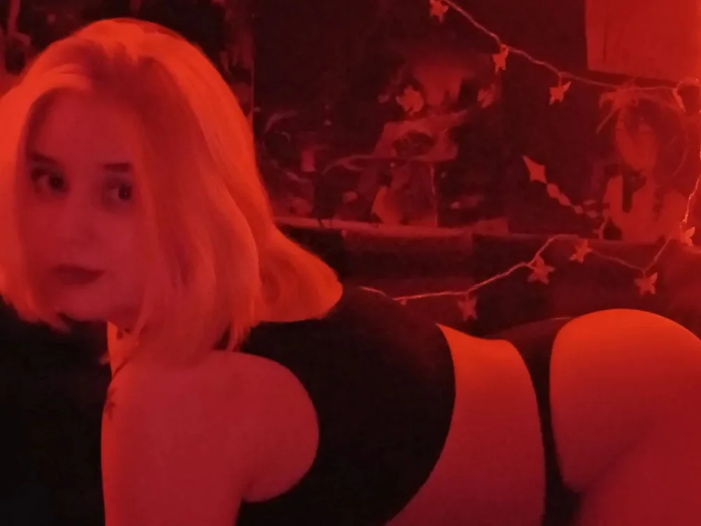 Hot_Isa's Offline Chat Room
