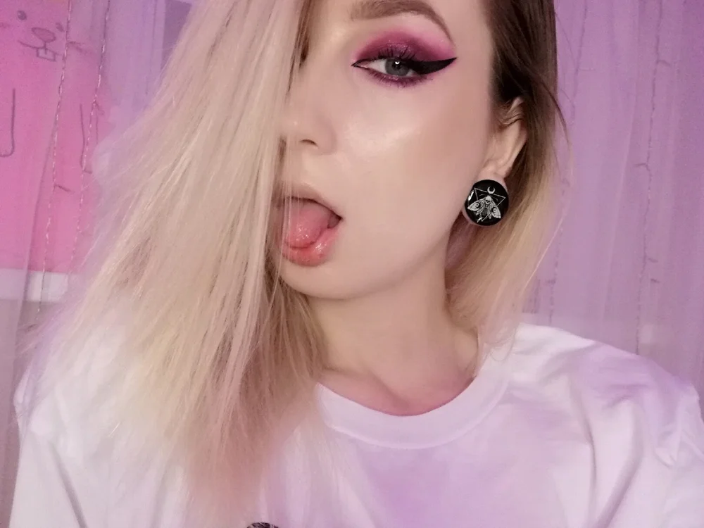 Alica_sweet's Offline Chat Room