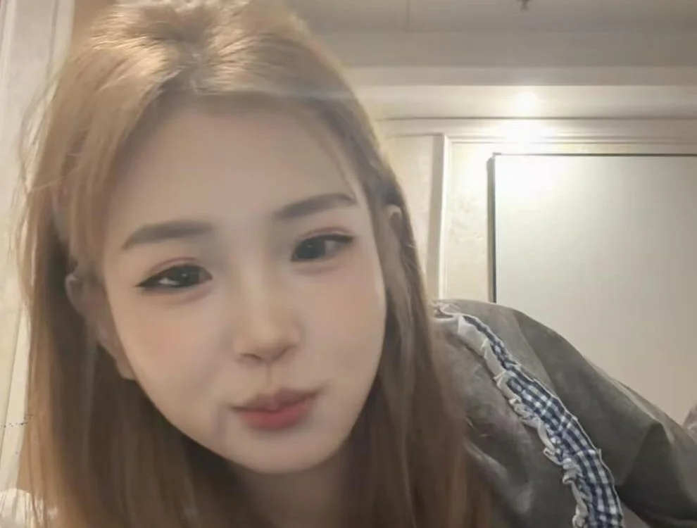 Clara-520's Offline XXX Chat