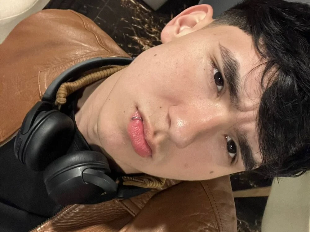 massimoferrera303av's Offline XXX Chat