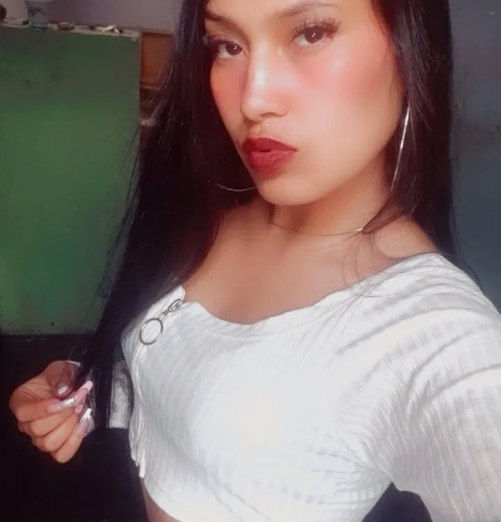 Layraax2 Adlı Modelin Çevrimdışı XXX Sohbeti