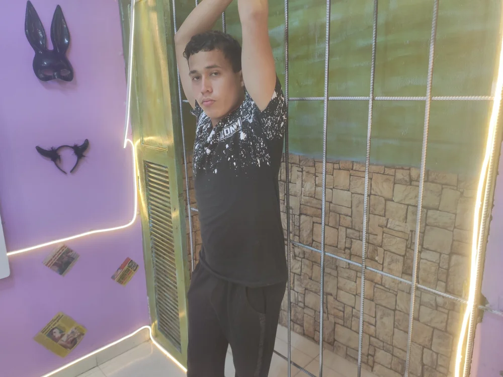 prisonbdms7007's Offline XXX Chat