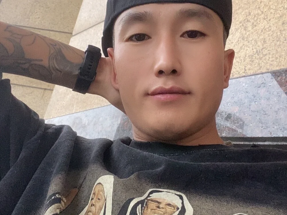 YJBJ258258's Offline XXX Chat