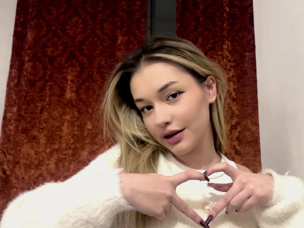 XXX chat uživo modela Little_ines