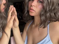 dear_oliviaa_'s Live XXX Chat