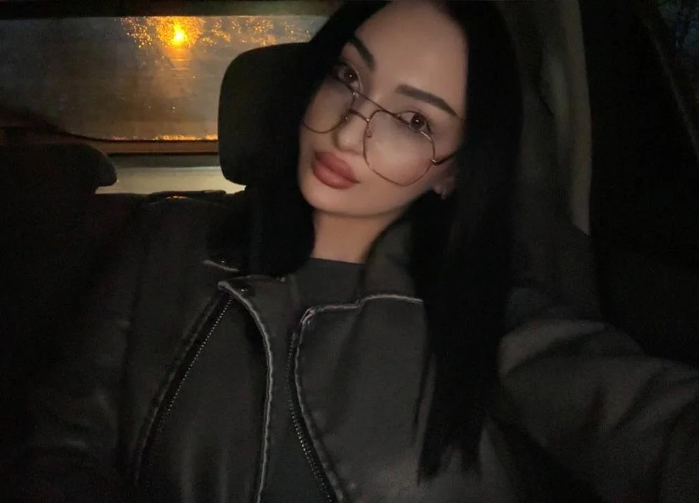 MizLouLou Adlı Modelin Çevrimdışı XXX Sohbeti