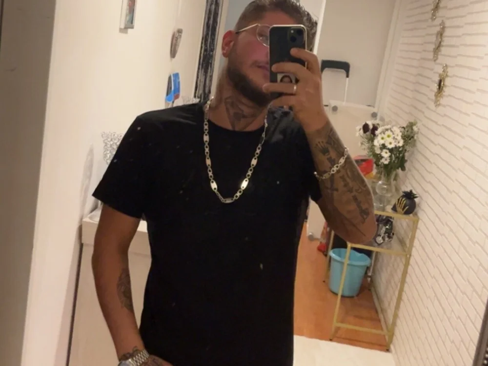 Hustler_gold offline chatrum