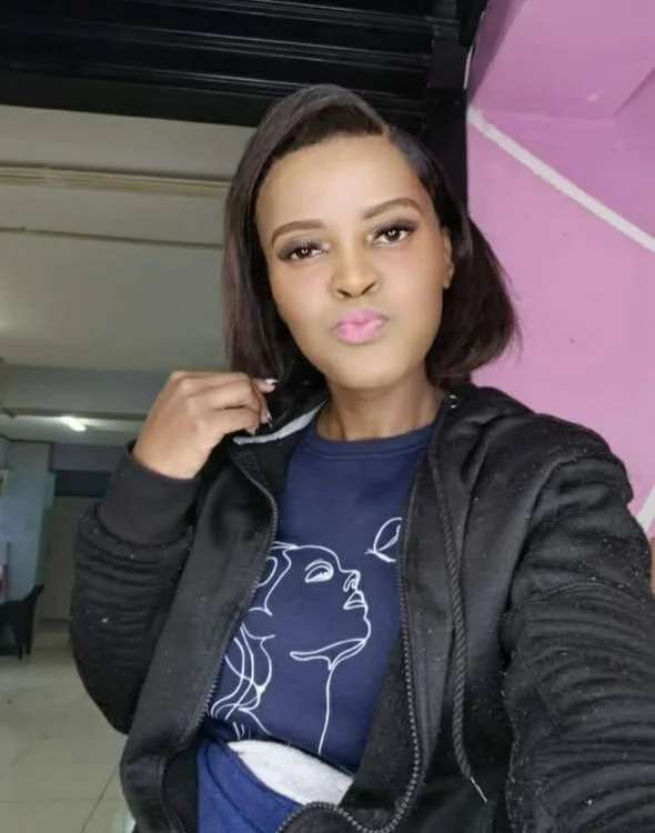 LILLYSLUTY2 2