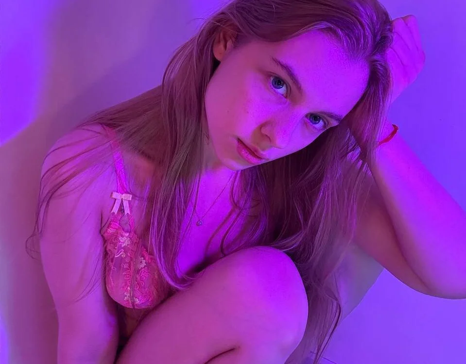 AvelynFrey Chat XXX offline