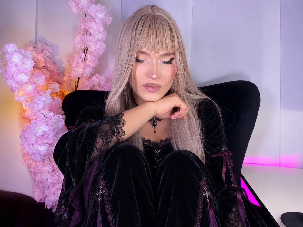 Alexa_Demy Offline XXX-Chat