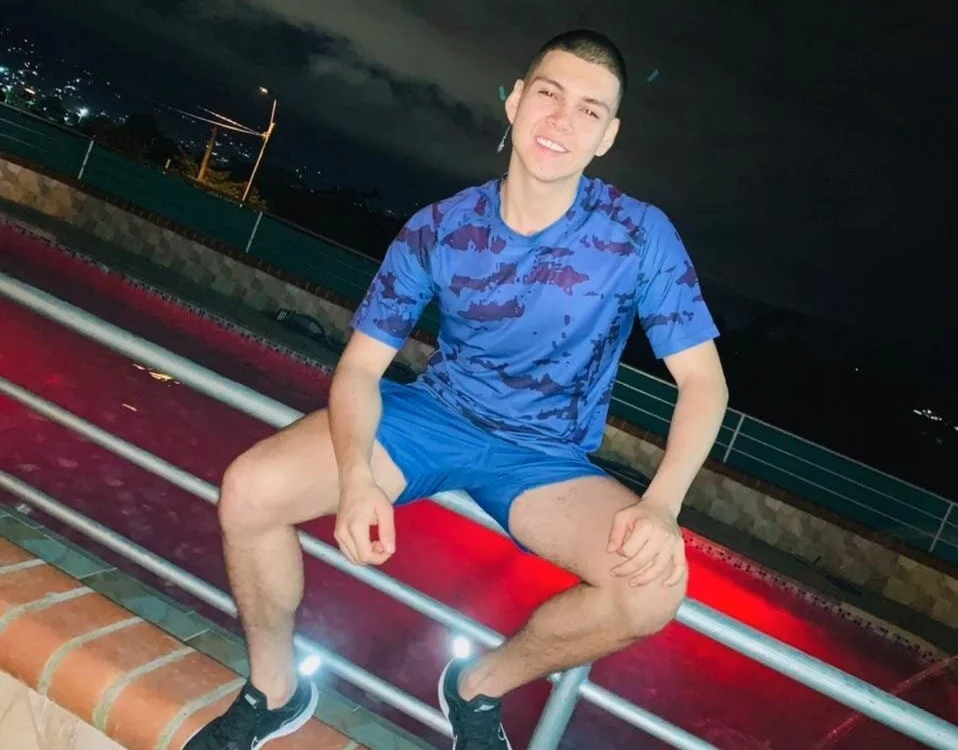 J_sebastian033's Offline XXX Chat