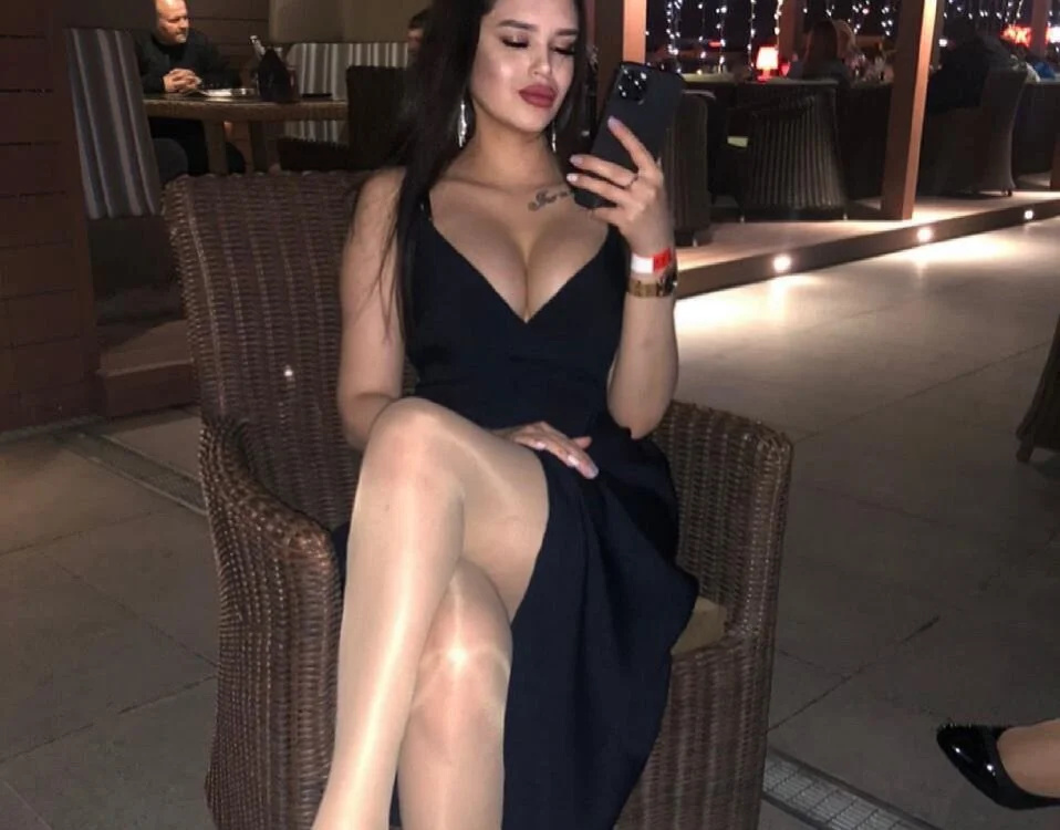 milena_gold's Offline Chat Room