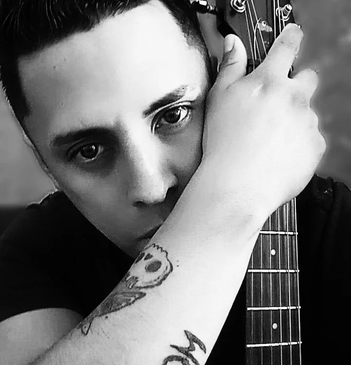 Izzyrockone offline XXX-chat