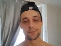 Pourtoi1m8's webcam live show