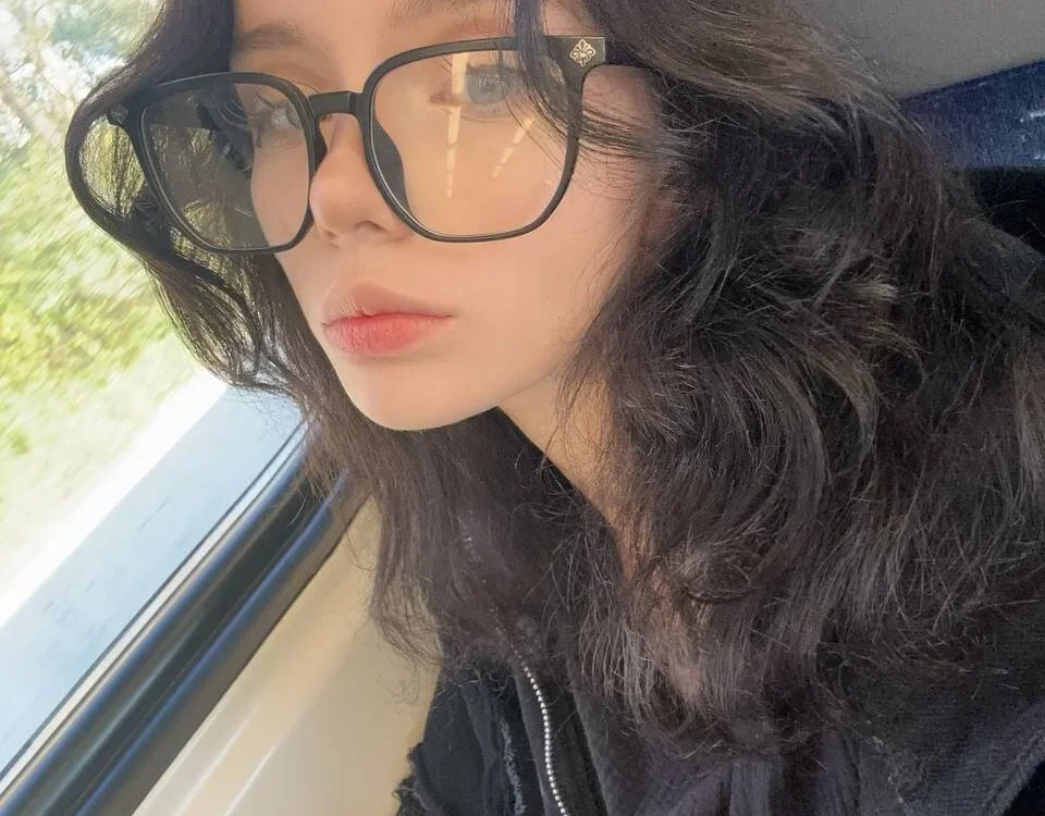 Eva_blo0m's Offline XXX Chat