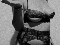 MIAHONRY live cam model