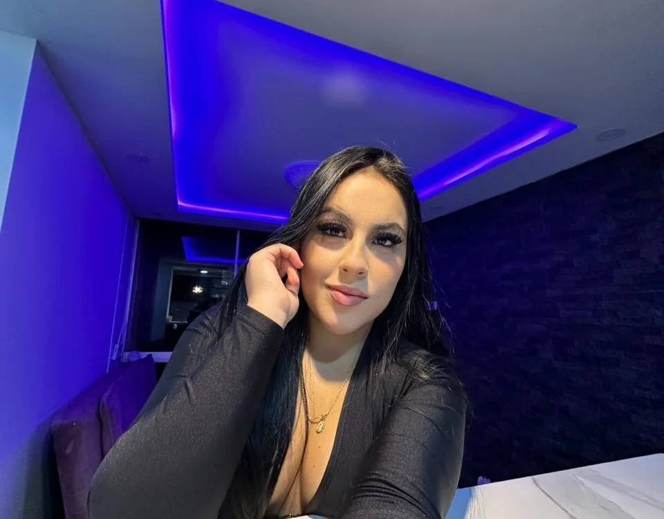 _scarleth_lux's Offline Chat Room