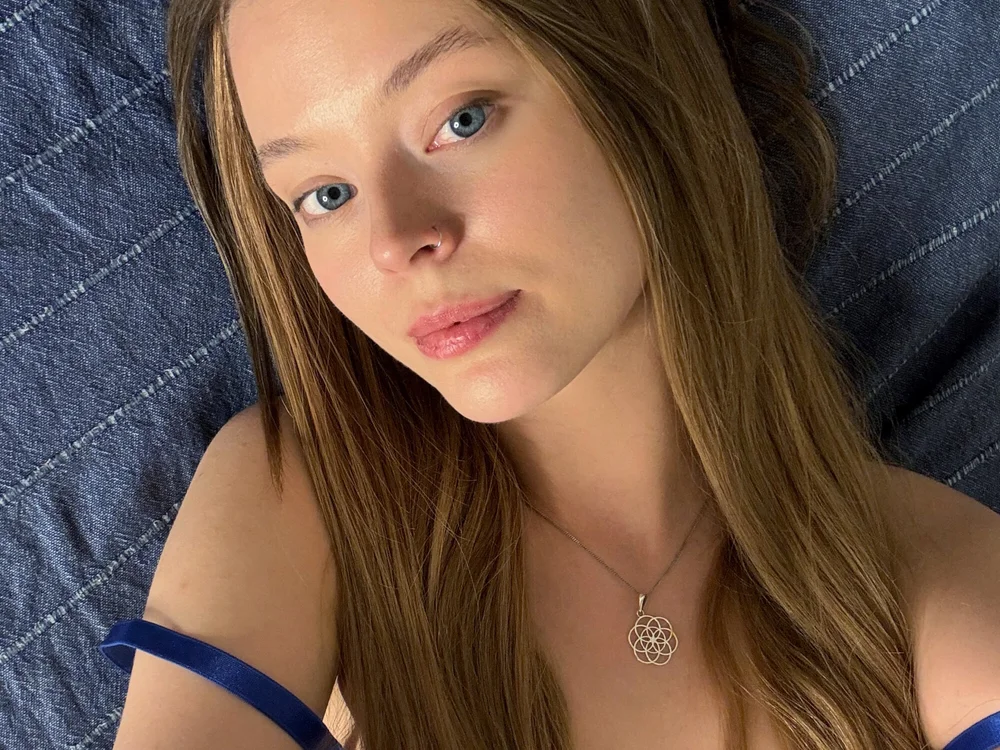 NinaCoxn offline chatrum