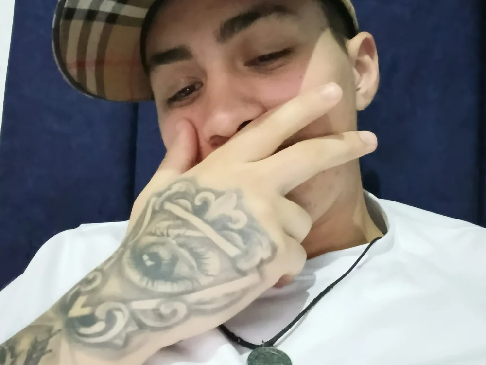 antonio3726's Offline Chat Room