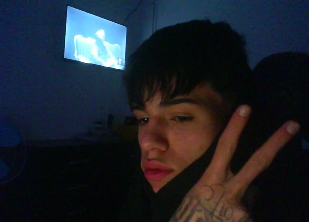youngdick18arg 離線 XXX 聊天
