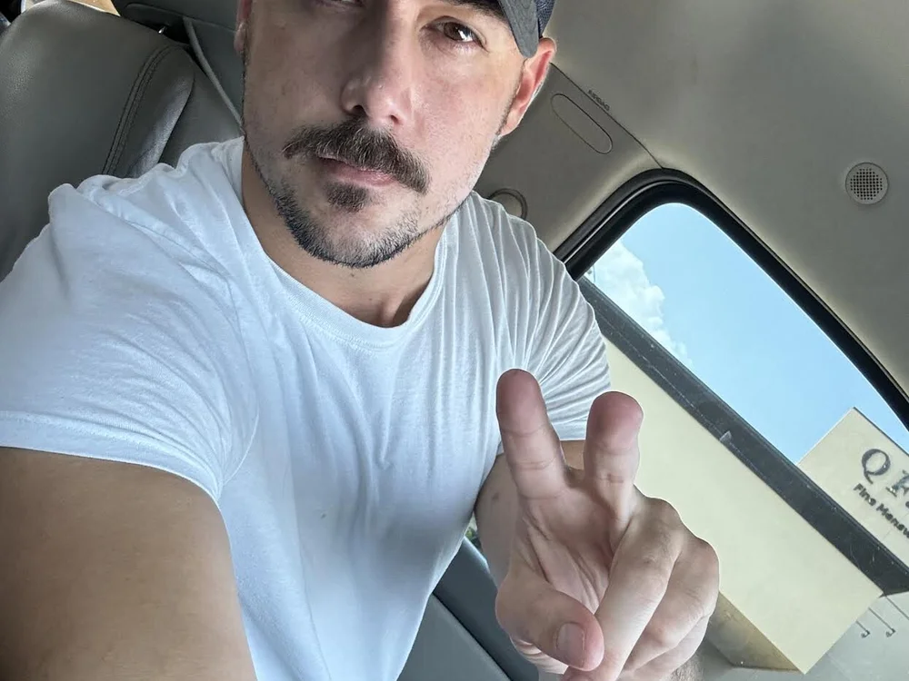 TJLivinggood's Offline XXX Chat