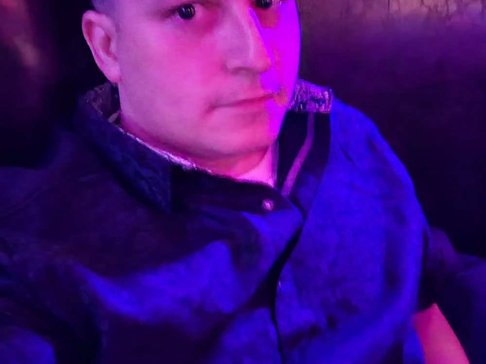 nativeboyxiixx's Offline Chat Room