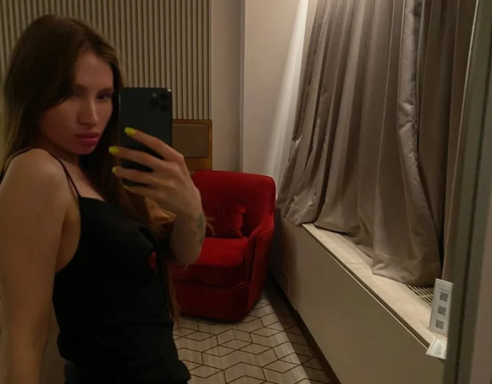 Laura_pinky: офлайн-секс-чат