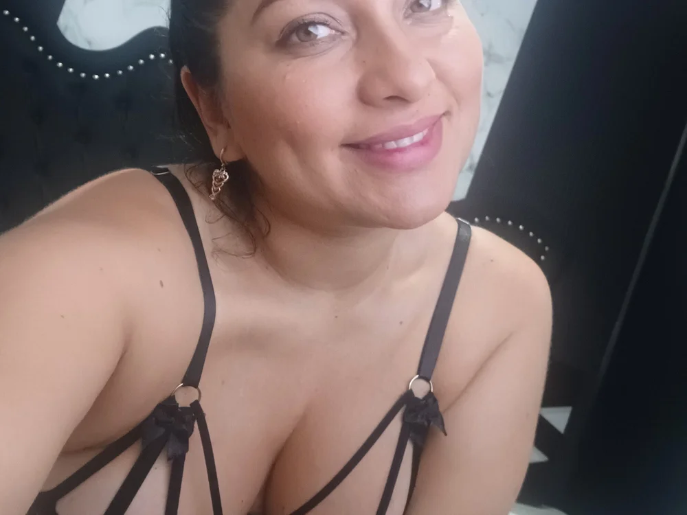 Mona_mara's Offline XXX Chat
