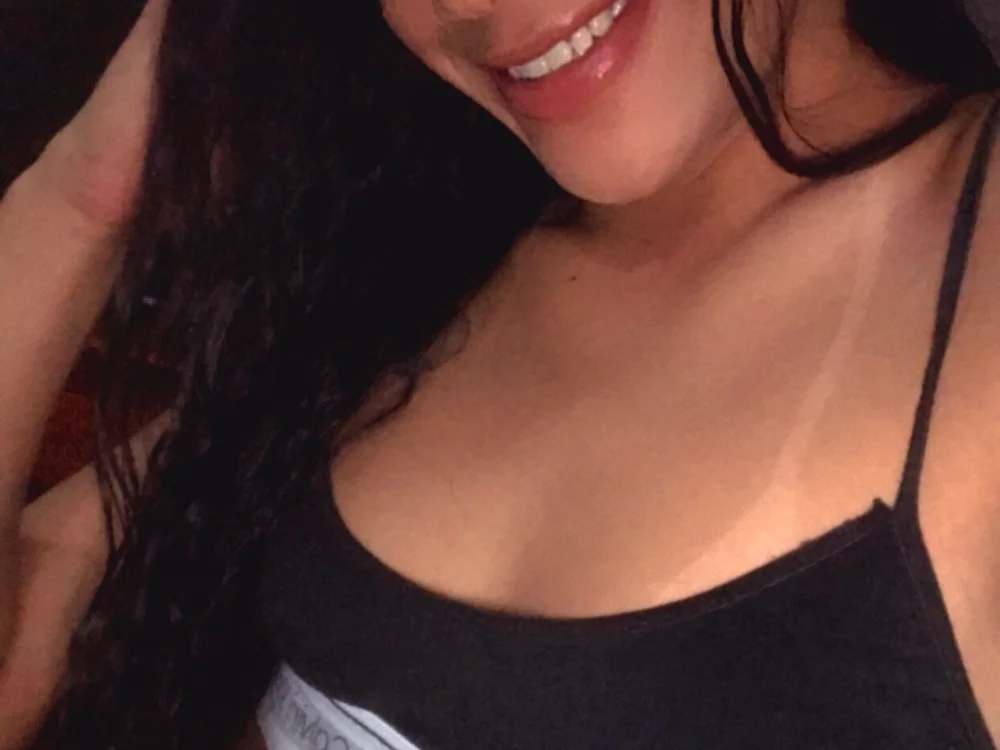 Mayra_Bella's Offline Chat Room