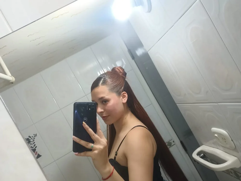 nicolleonne Chat XXX offline