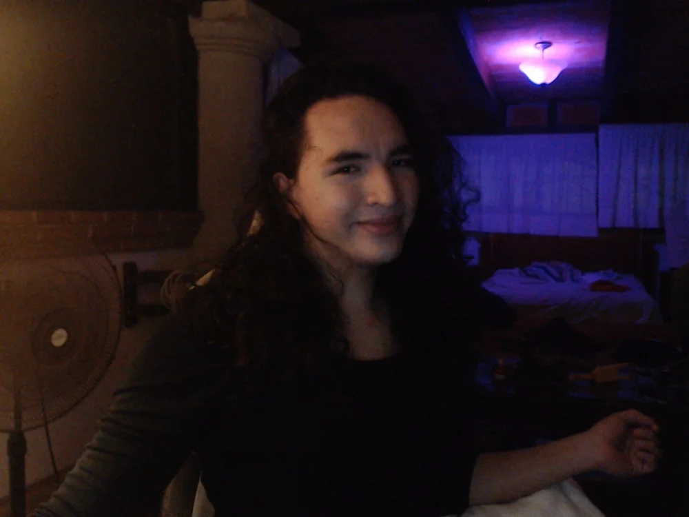 Layra_Kay's Offline Chat Room