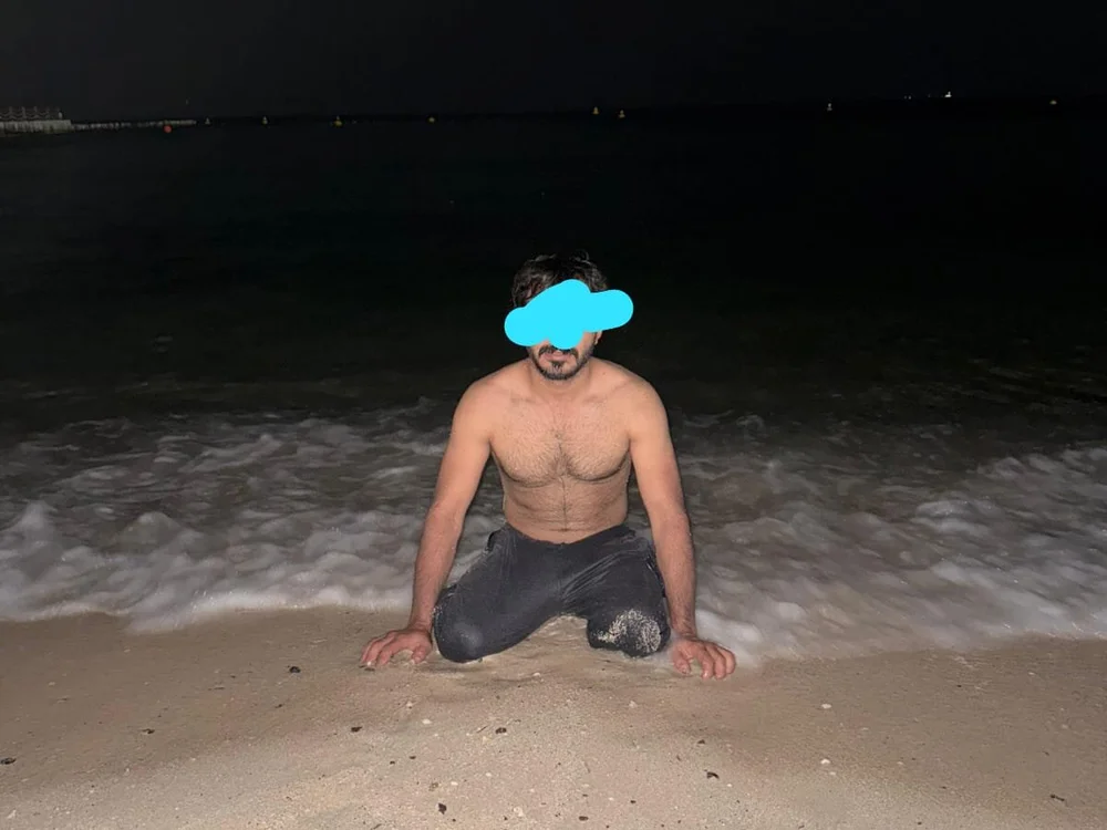 livefromdubaix's Offline Chat Room