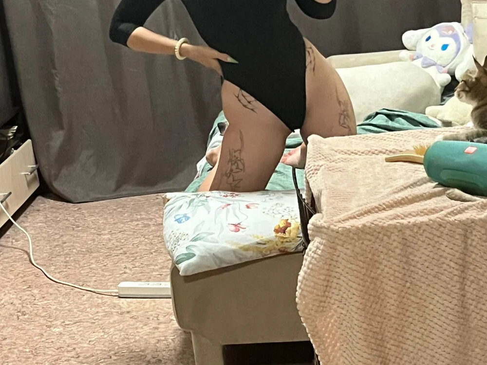 KarinHorny's Offline XXX Chat