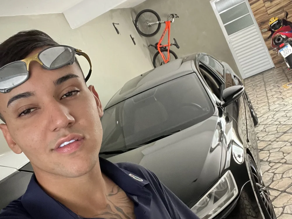 Victor777752's Offline XXX Chat