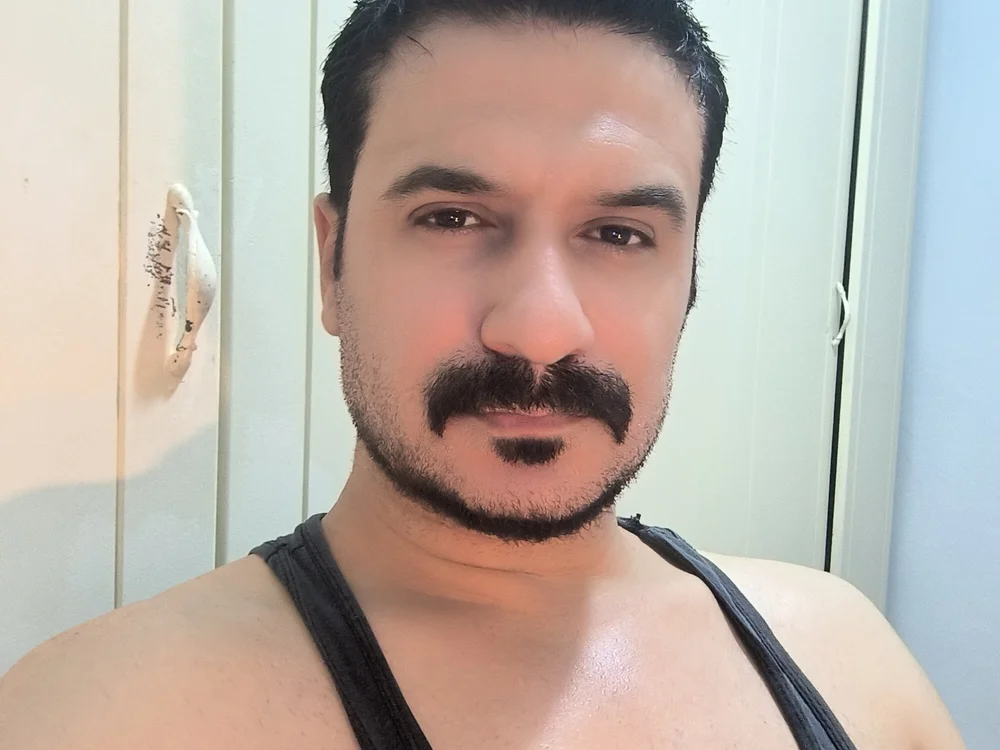 painter01 Adlı Modelin Çevrimdışı XXX Sohbeti