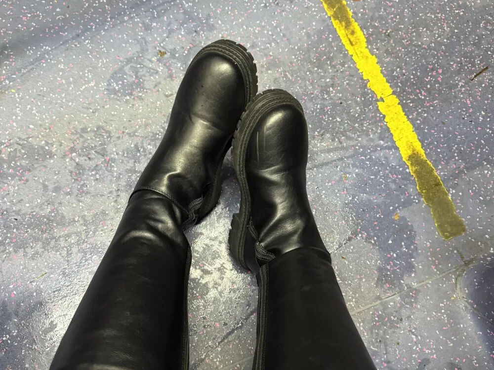 mrandmrsfindom's Offline XXX Chat