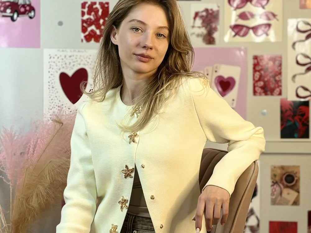 AikoEasterly cam model