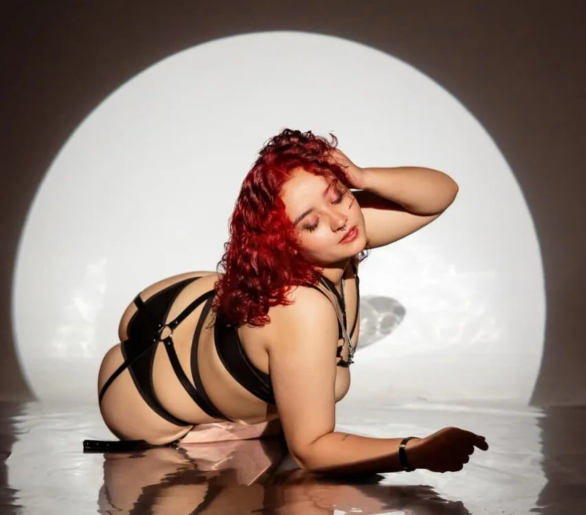 TaraBlack_ cam model