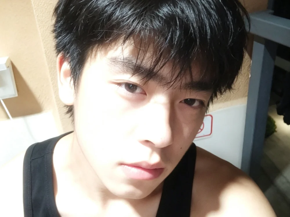 xywkhlh19 Offline XXX Chat