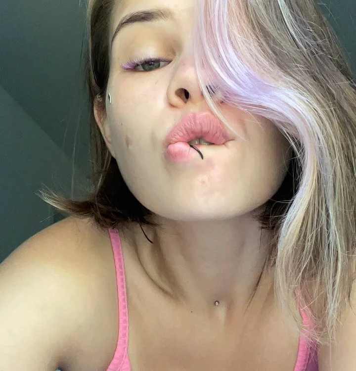 Alicee_Moore's Offline Chat Room