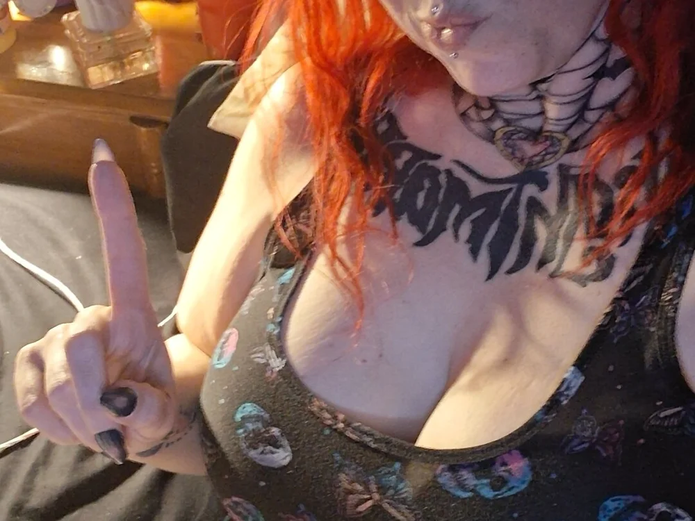 RubyRebel420's Offline Chat Room