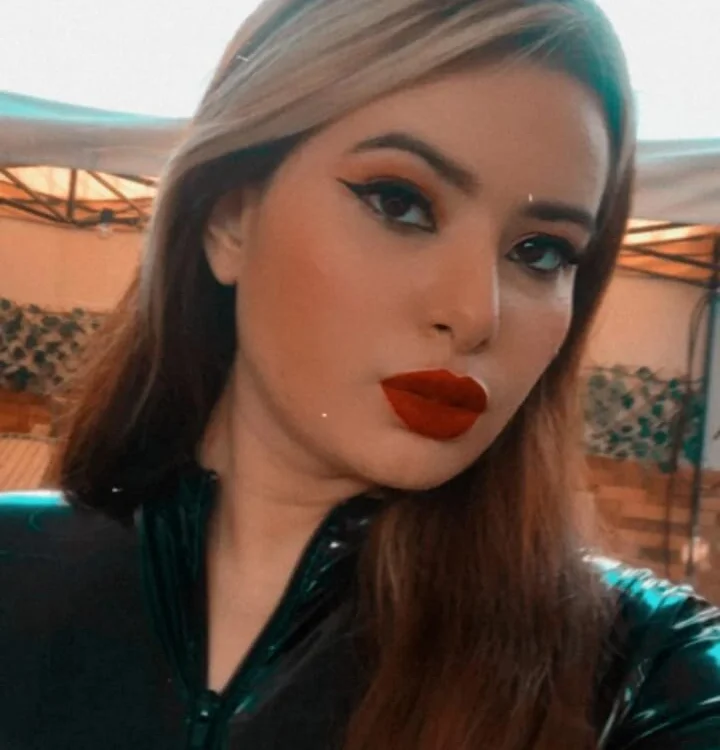 Lilith_Hell's Offline Chat Room