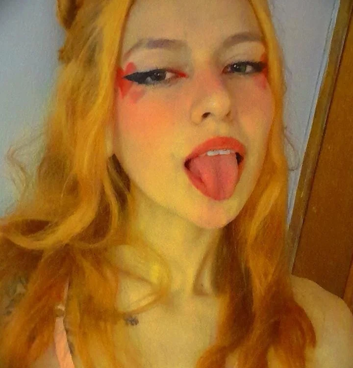 Sabrina_222 অফলাইন XXX চ্যাট