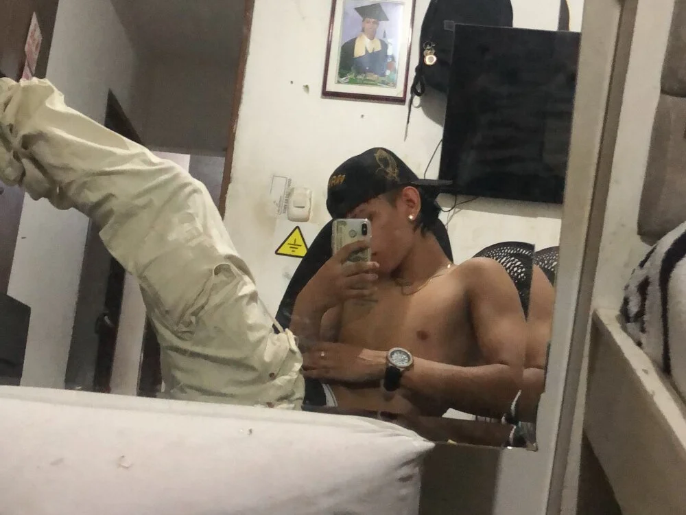 Niklaus1's Offline XXX Chat