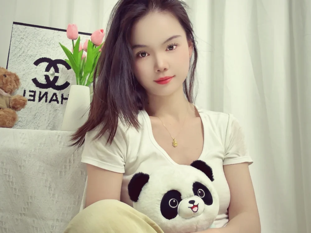 Ella-001 離線 XXX 聊天