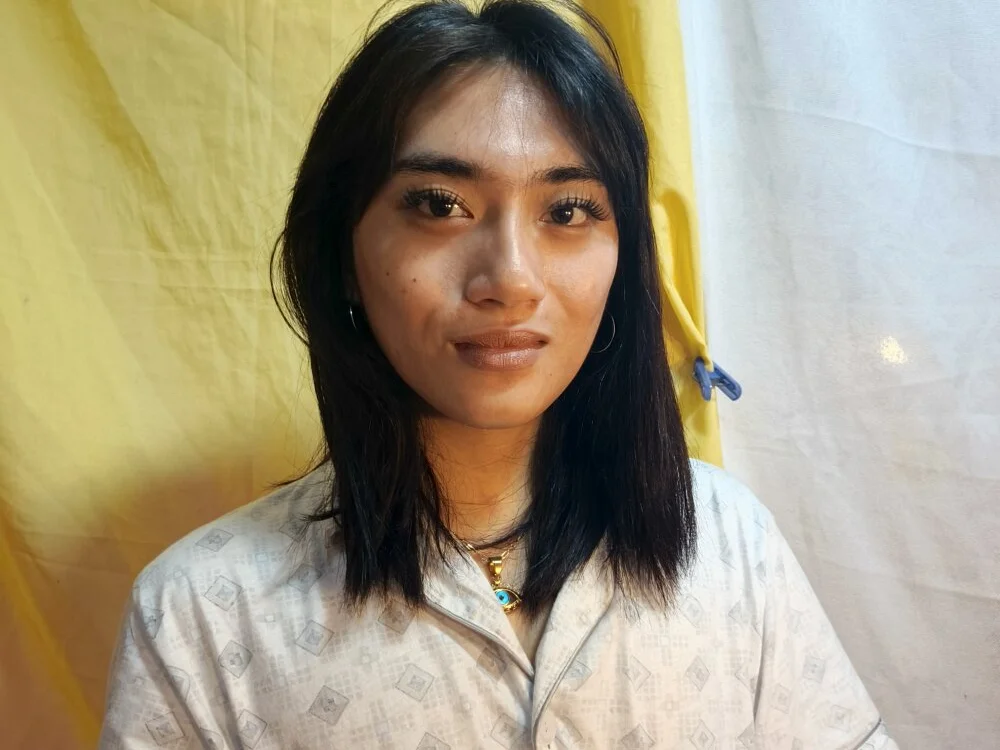 FreshPrettyMiaTs Offline XXX-Chat