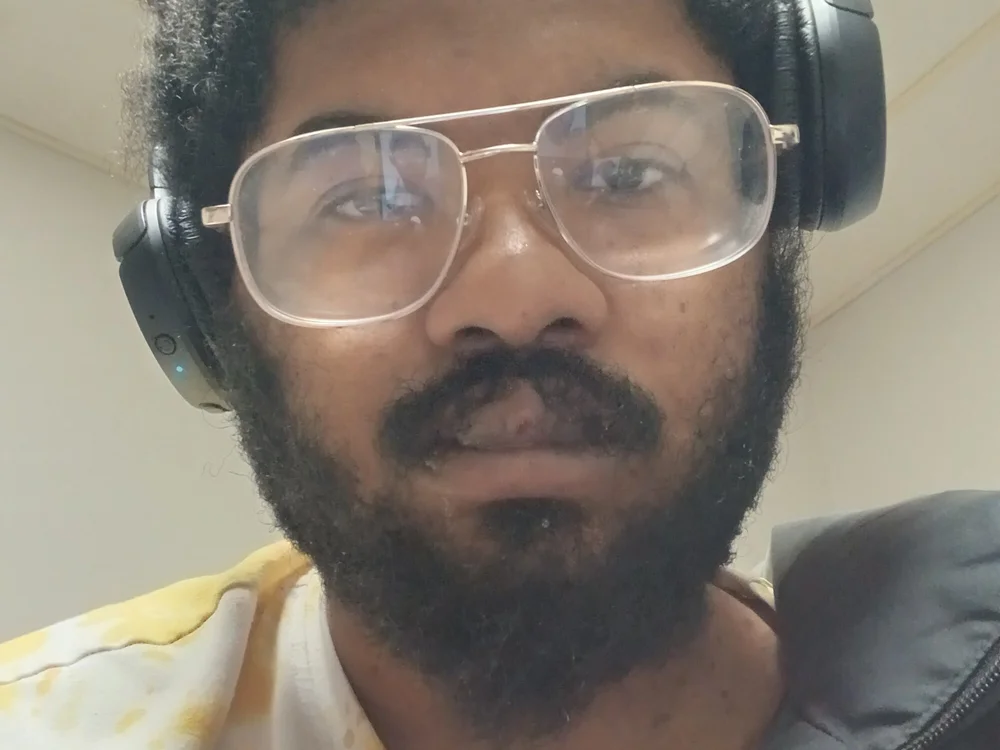 Size10Aisha's Offline Chat Room